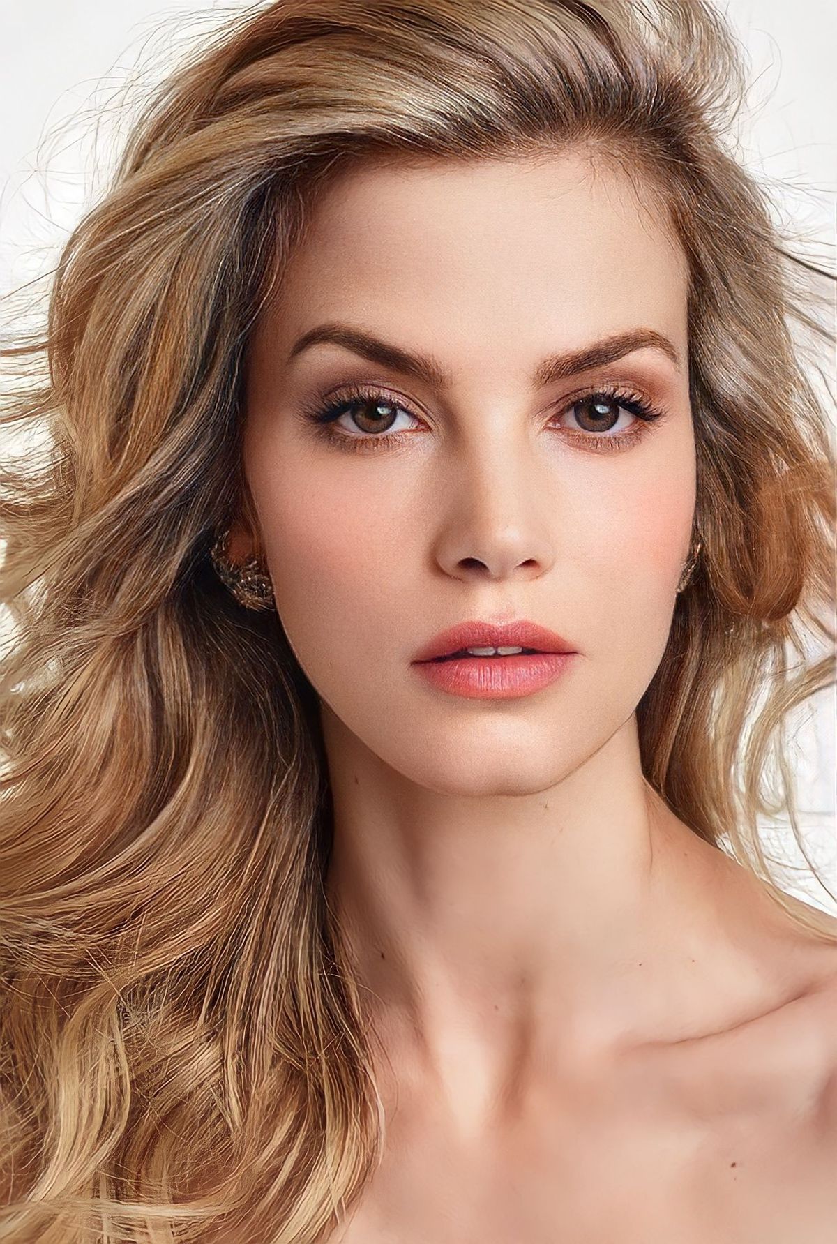 Sylvia Hoeks